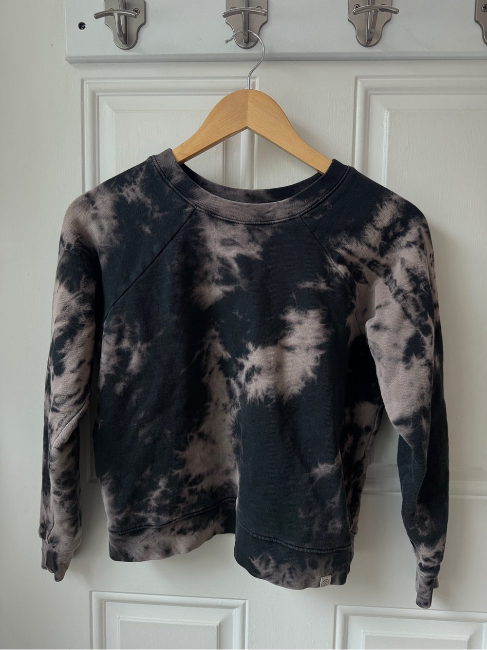 Black tie dye pullover sweatshirt